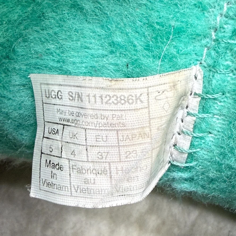 UGG Classic Clear Mini II Big Kids Size 5 Waterproof Ankle Boots Green Fur Lined